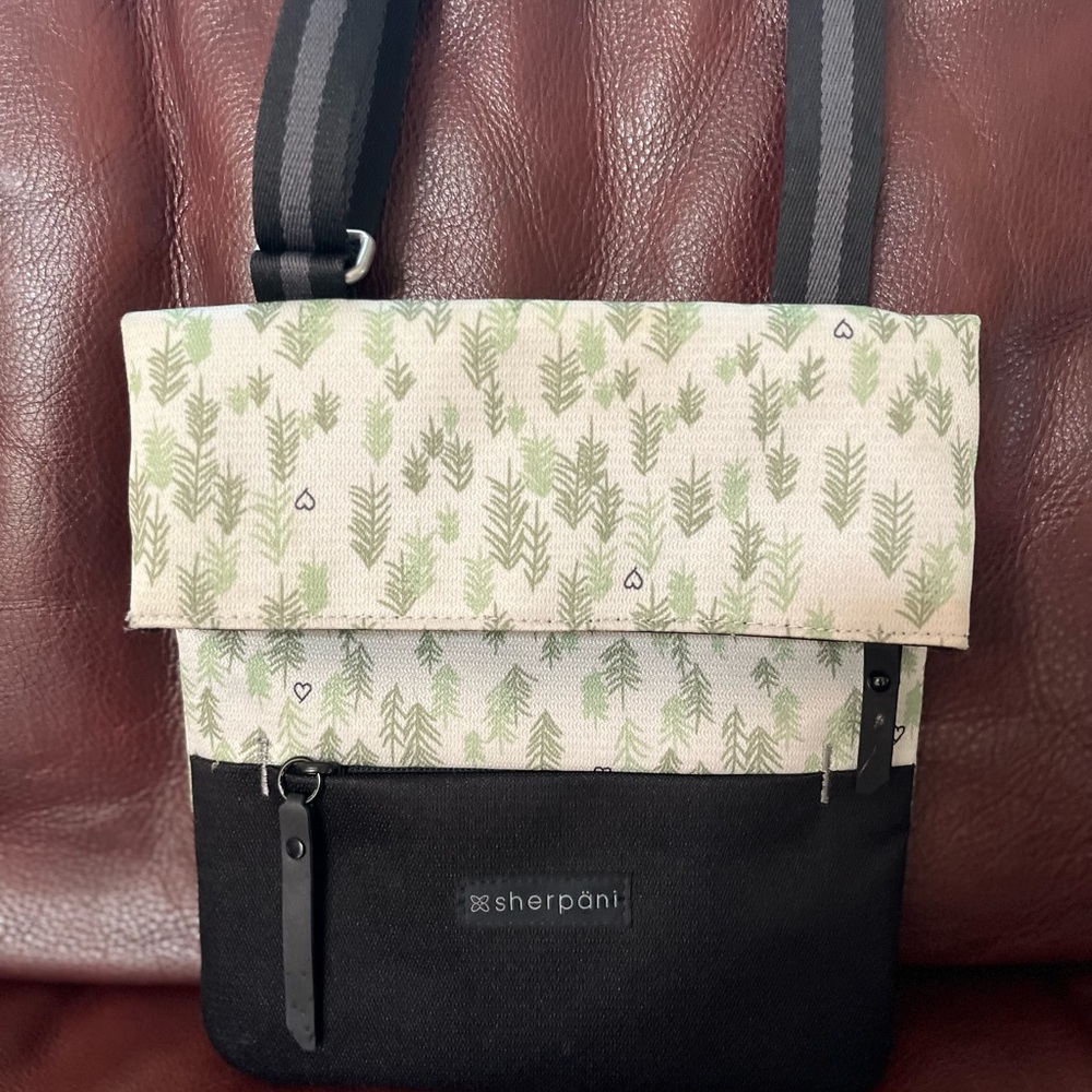 Sherpani Crossbody tree hugger bag